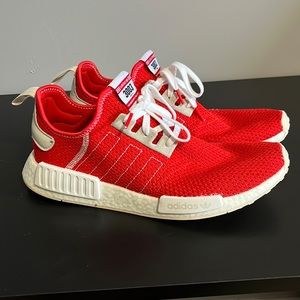 Size 12 nmd comes with box